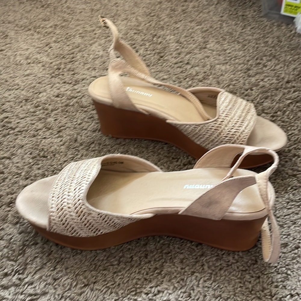 Tan weaved wedges - Picture 3 of 3